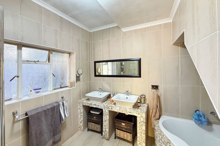 4 Bedroom Property for Sale in Bothasig Western Cape